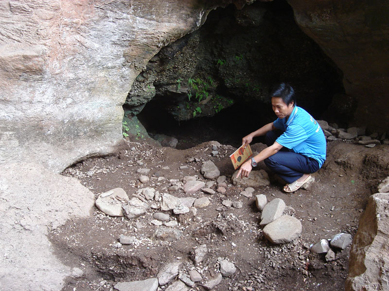 Vô số cổ vật cực quý có tuổi thọ 8.000-9.000 năm nằm trong một cái hang ở tỉnh Hòa Bình - Ảnh 1.