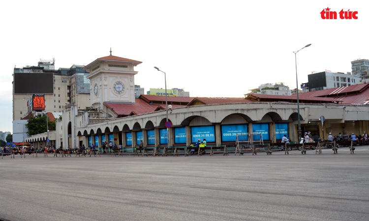 TP Hồ Chí Minh: Đường Lê Lợi dần lộ diện sau 8 năm rào chắn thi công metro - Ảnh 3.