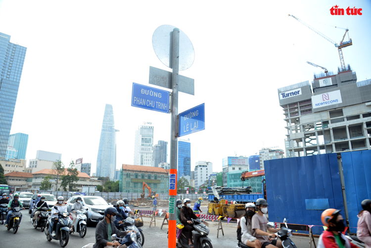 TP Hồ Chí Minh: Đường Lê Lợi dần lộ diện sau 8 năm rào chắn thi công metro - Ảnh 11.