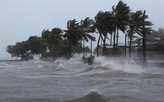 Hoàn lưu bão số 3 gây mưa to gió lớn, Quảng Ninh và Hải Phòng đã tổ chức cấm biển từ 15h chiều nay - Ảnh 1.