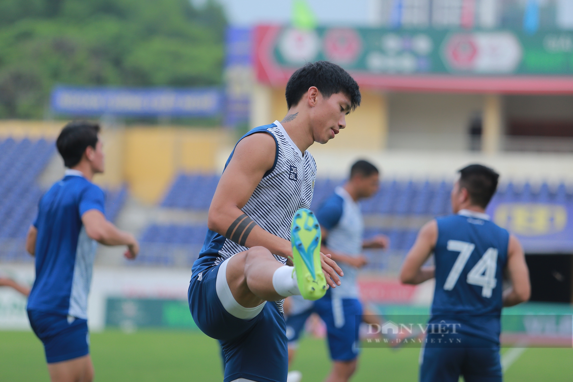 Hot boy Huỳnh Tấn Sinh xuất hiện trong buổi tập của Hà Nội FC - Ảnh 7.