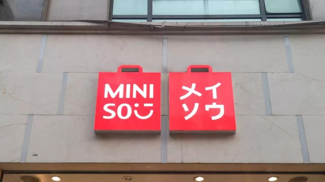Nhà bán lẻ Trung Quốc Miniso đối mặt với phản ứng dữ dội trong nước do nhái theo phong cách Nhật Bản - Ảnh 1.
