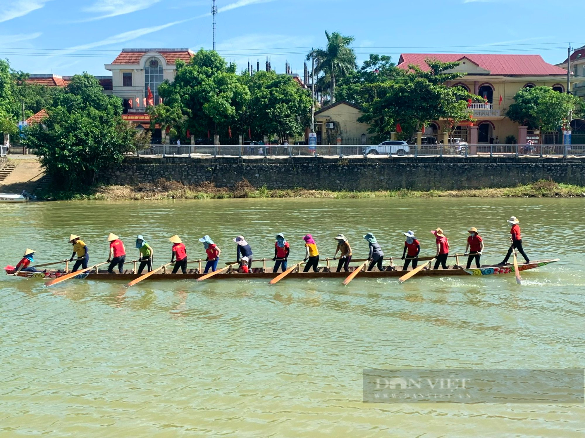 Về Quảng Bình xem lễ hội đua thuyền truyền thống trên quê hương Đại tướng vào ngày Quốc Khánh 2/9 - Ảnh 4.