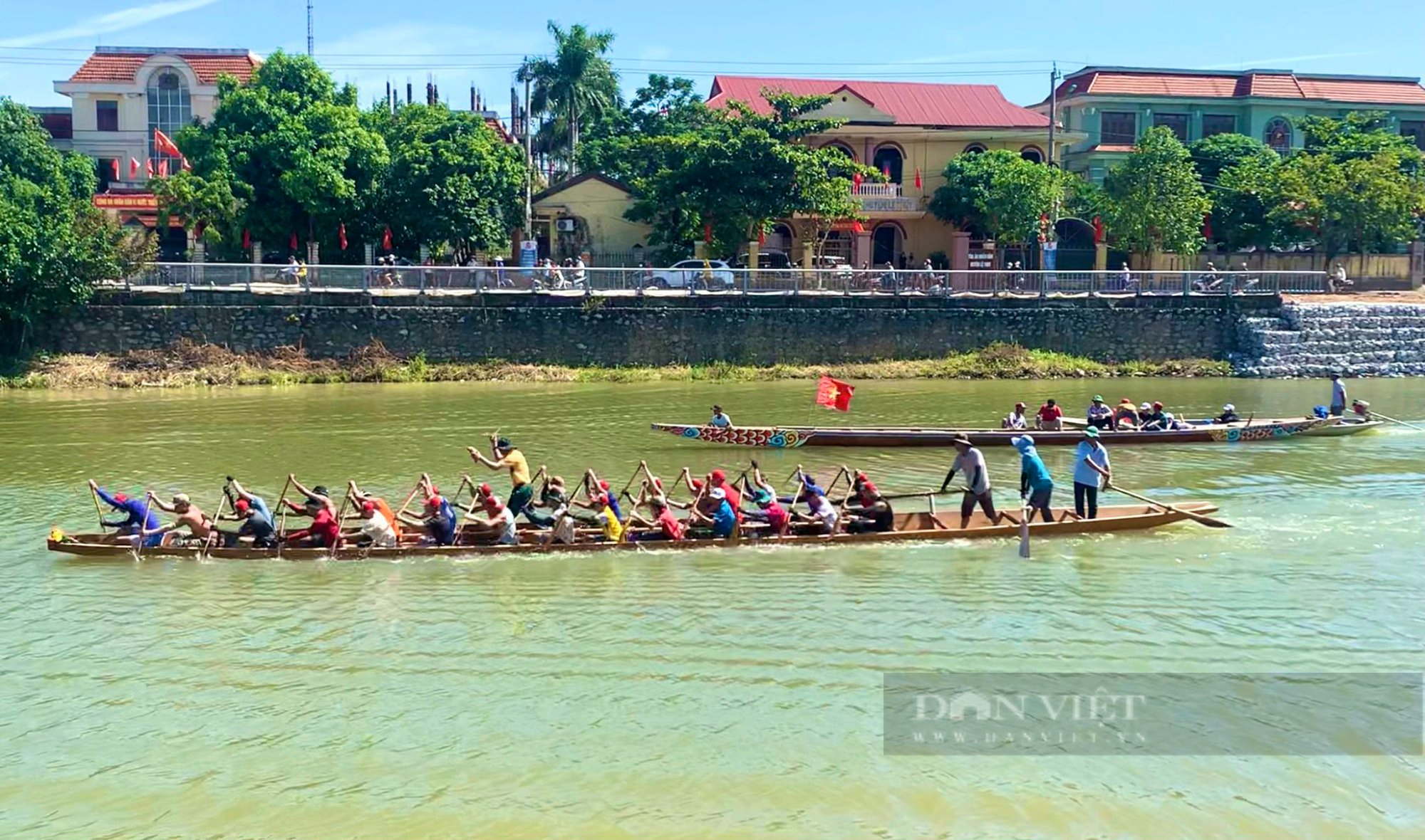 Về Quảng Bình xem lễ hội đua thuyền truyền thống trên quê hương Đại tướng vào ngày Quốc Khánh 2/9 - Ảnh 2.