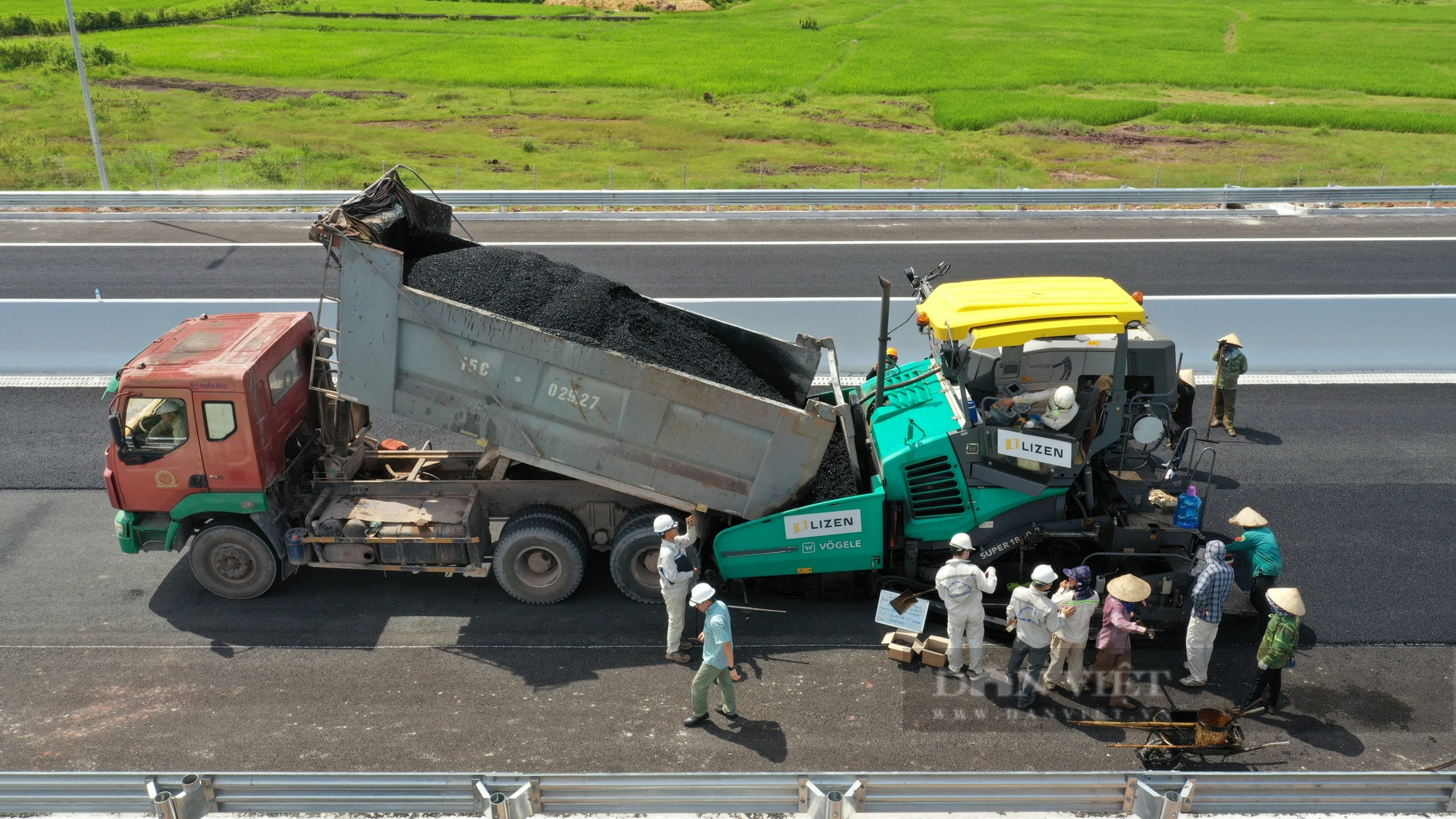 Toàn cảnh cao tốc Vân Đồn - Móng Cái nhìn từ trên cao trước ngày khánh thành - Ảnh 4.