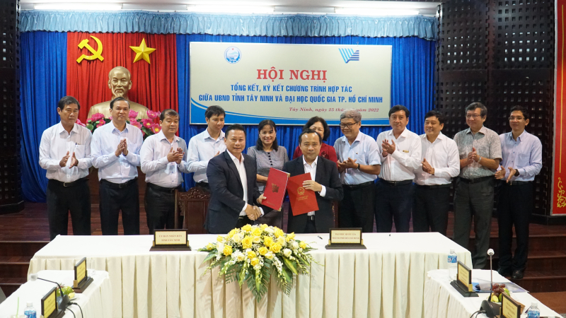Đại học Quốc gia TP.HCM hỗ trợ Tây Ninh đào tạo nguồn nhân lực - Ảnh 1.