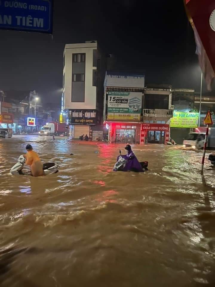 Quảng Ninh: Nhiều khu vực ngập cục bộ do mưa lớn, di dời nhiều nhà dân trong đêm  - Ảnh 5.