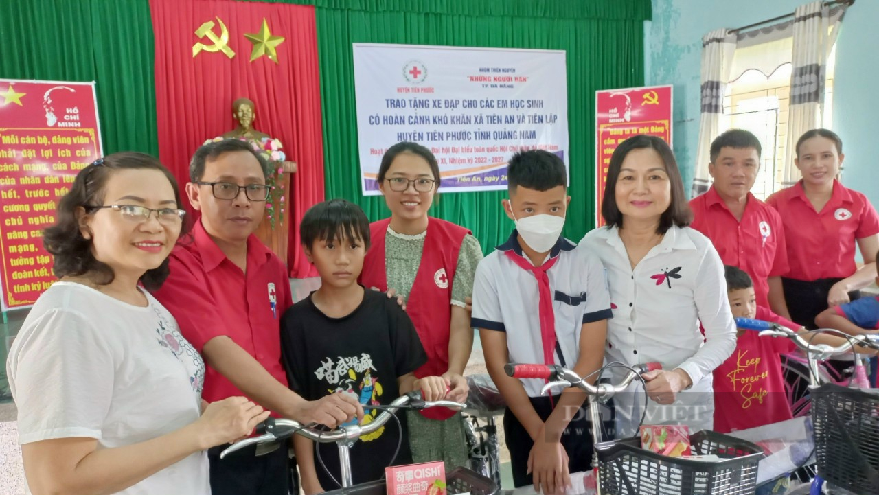 Quảng Nam: Trao nhà tình nghĩa và 10 xe đạp mới cho học sinh khó khăn trước thềm năm học mới - Ảnh 4.