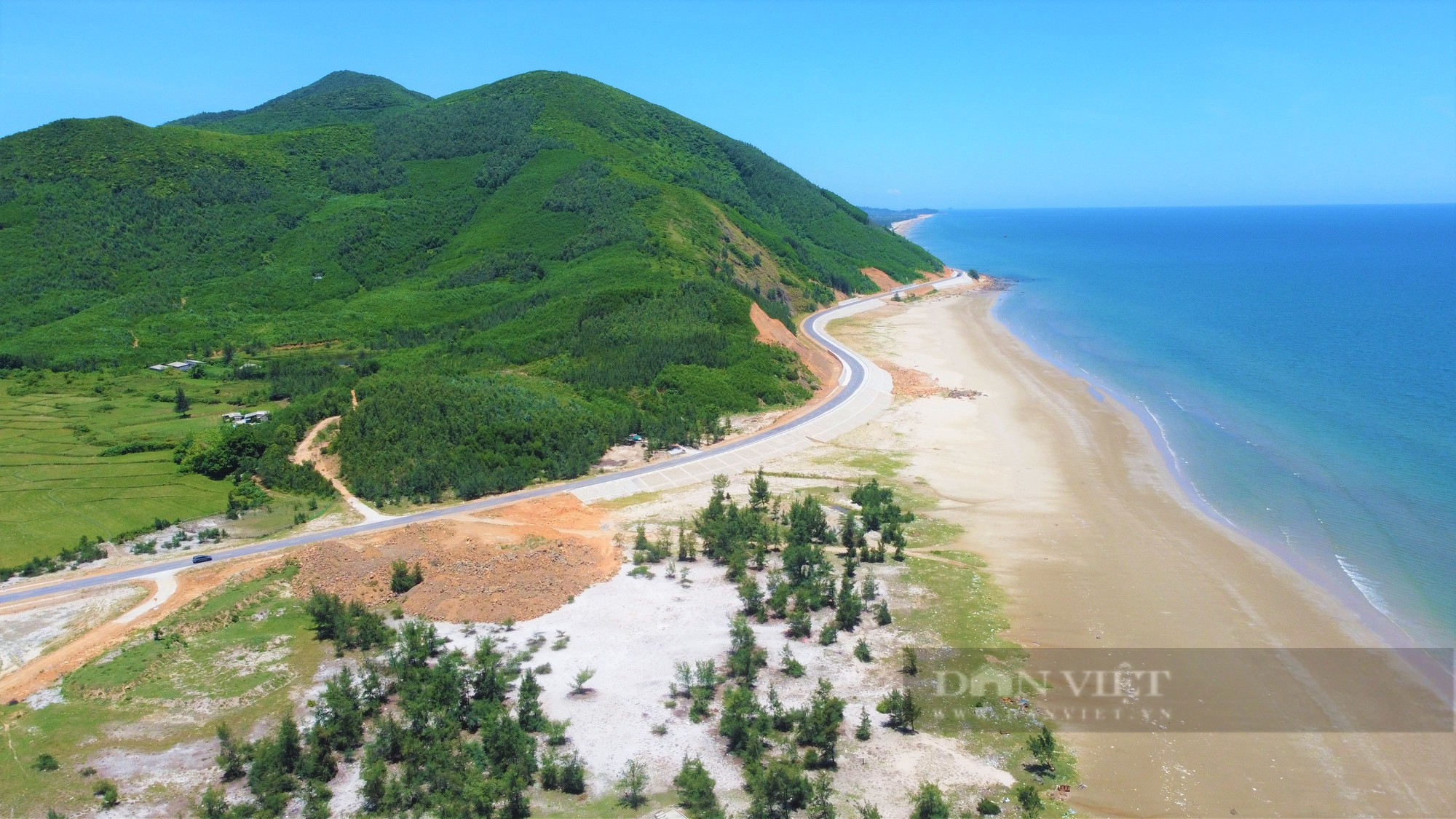 Ngắm cung đường ven biển Hà Tĩnh dài 62km, đầu tư gần 1.500 tỷ - Ảnh 3.