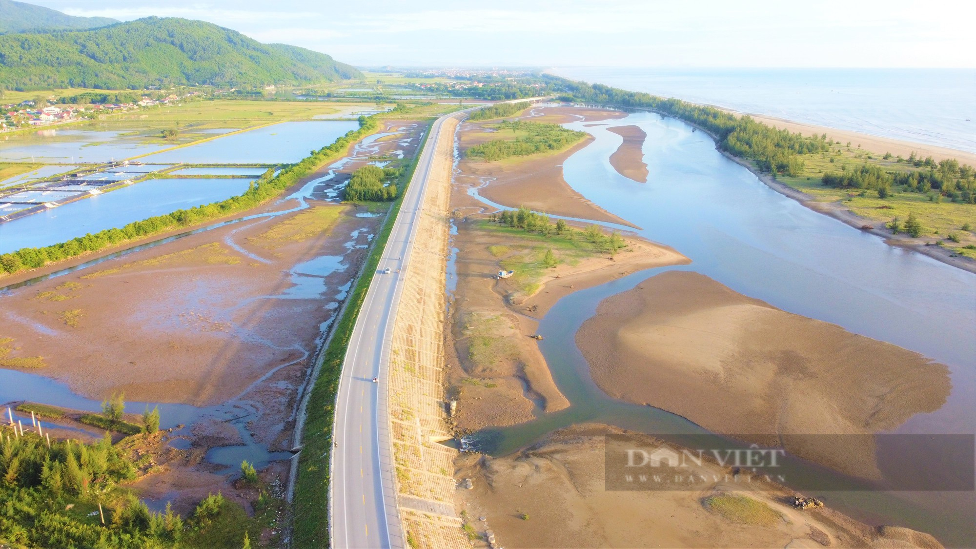 Ngắm cung đường ven biển Hà Tĩnh dài 62km, đầu tư gần 1.500 tỷ - Ảnh 12.