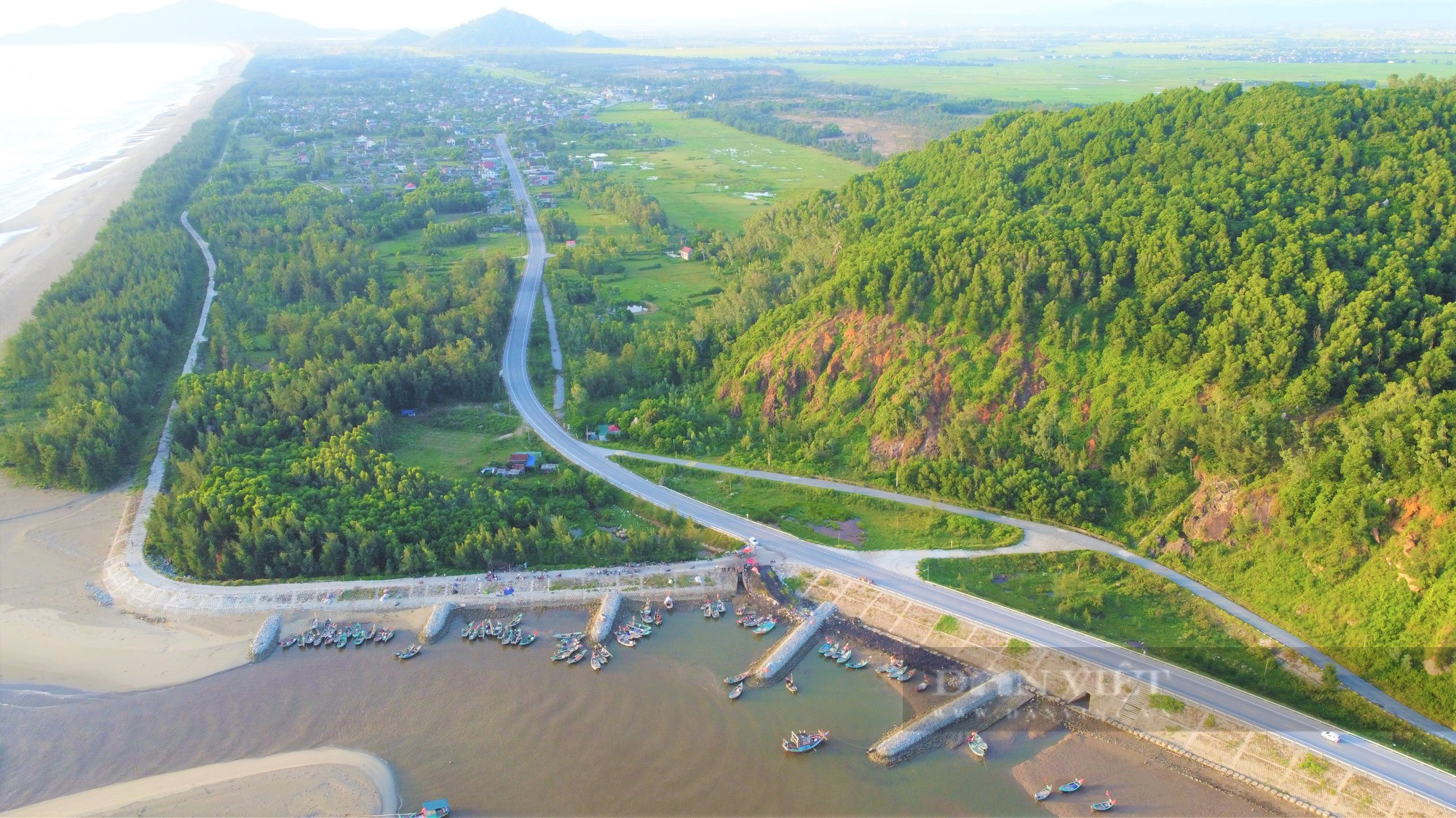 Ngắm cung đường ven biển Hà Tĩnh dài 62km, đầu tư gần 1.500 tỷ - Ảnh 11.