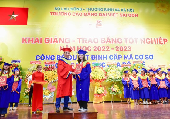 Trường Cao đẳng Đại Việt Sài Gòn công bố quyết định cấp mã đào tạo liên tục của Bộ Y tế - Ảnh 2.