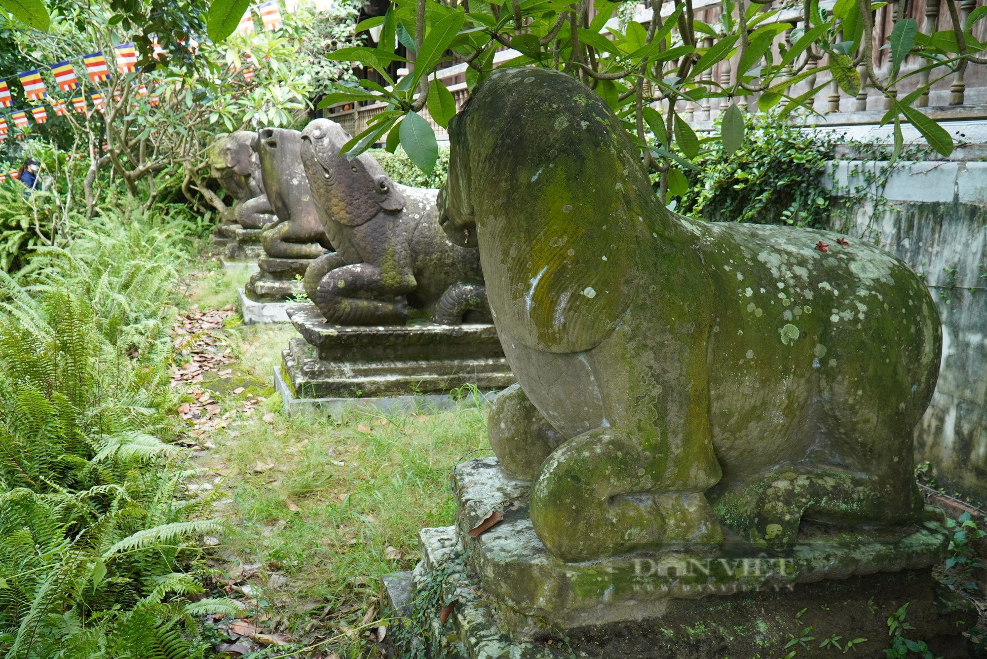 Chiêm ngưỡng hàng linh thú đá nghìn năm quỳ chầu ở chùa Phật Tích (Bài cuối) - Ảnh 1.