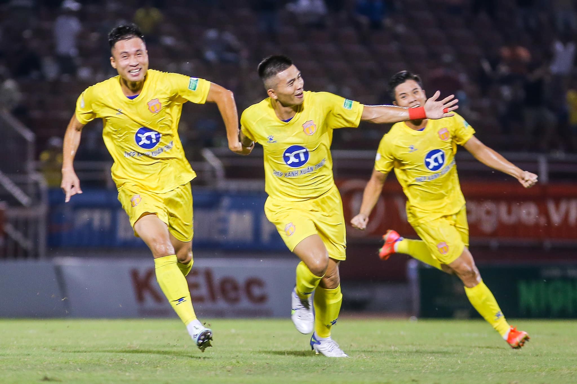 Kết quả vòng 14 V.League: Nam Định ngược dòng ngoạn mục trước SHB Đà Nẵng - Ảnh 1.