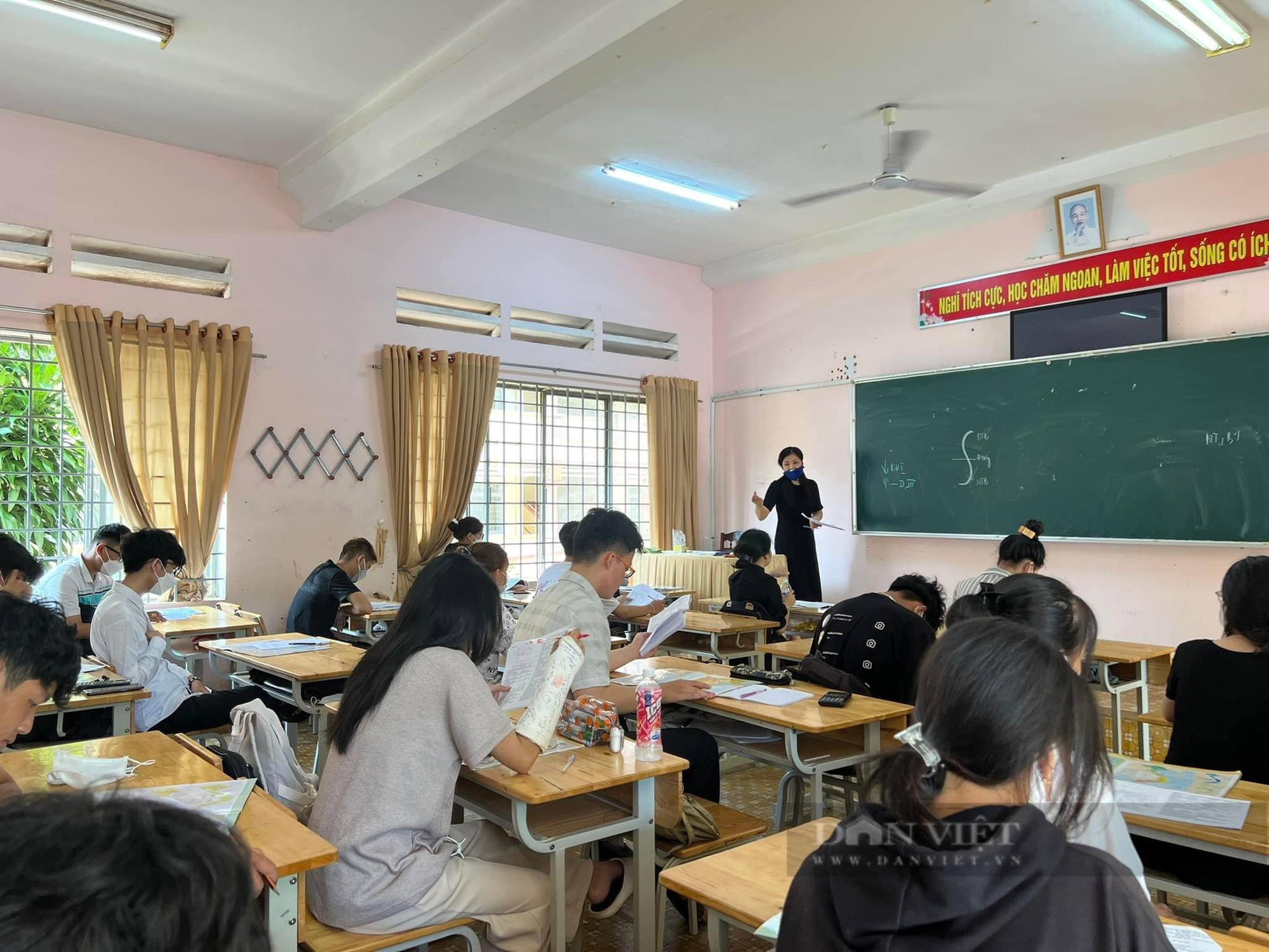 Sở GD&ĐT tỉnh Đắk Lắk chấn chỉnh tình trạng lạm thu năm học mới - Ảnh 1.