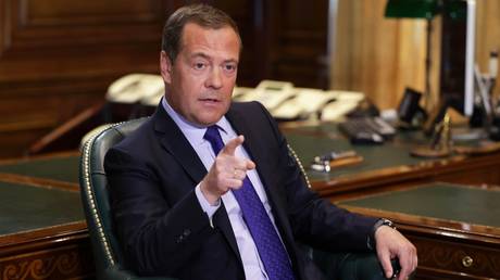 Cựu Tổng thống Medvedev bất ngờ nêu 4 kịch bản Nga sử dụng vũ khí hạt nhân - Ảnh 1.