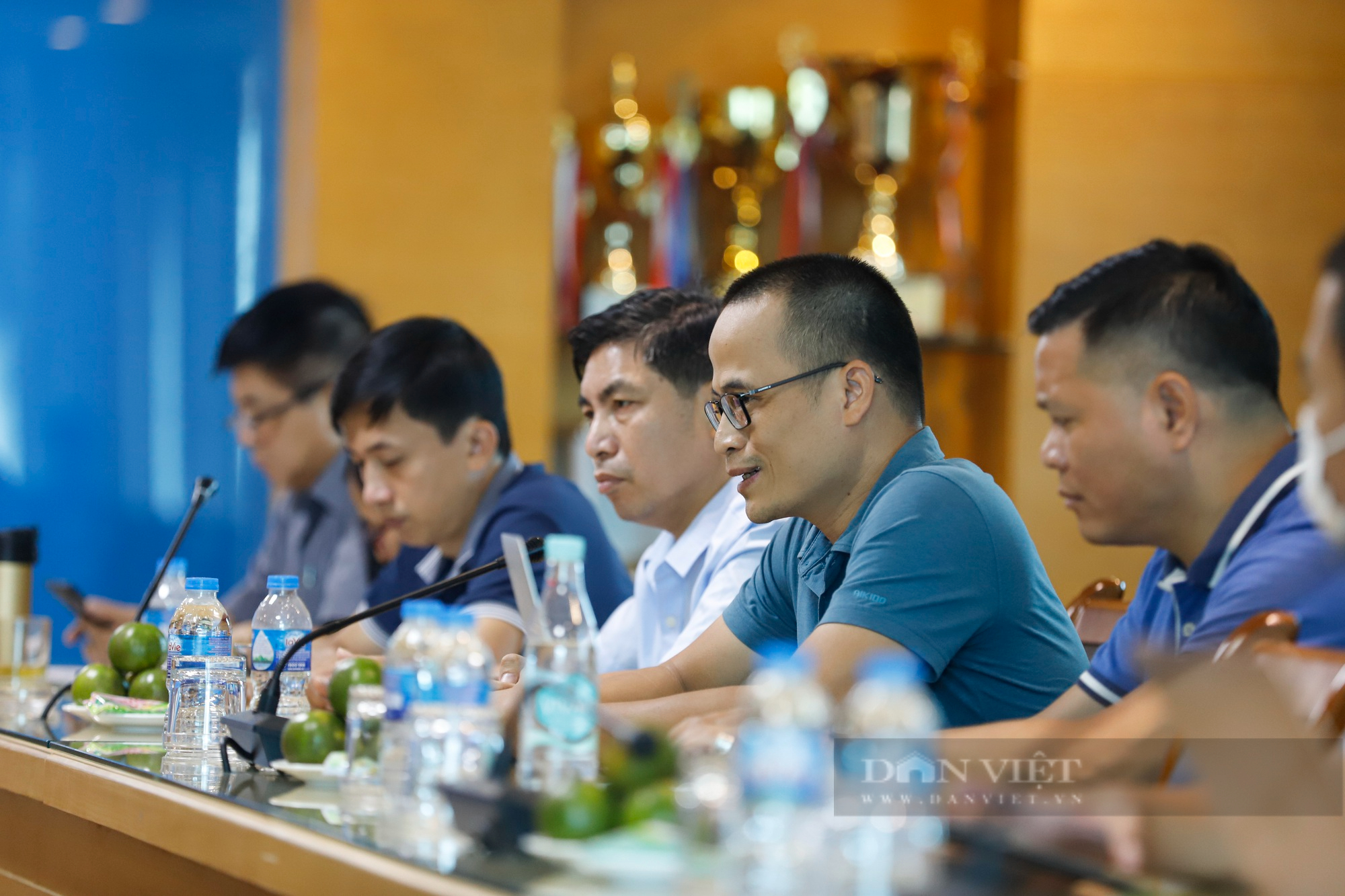 Phó Chủ tịch Hội Nông dân Việt Nam Bùi Thị Thơm dự họp giao ban đầu tuần cùng Báo NTNN/Dân Việt - Ảnh 4.
