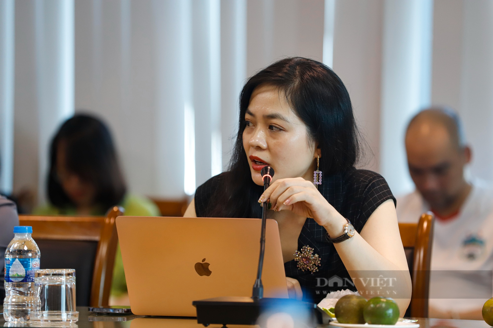 Phó Chủ tịch Hội Nông dân Việt Nam Bùi Thị Thơm dự họp giao ban đầu tuần cùng Báo NTNN/Dân Việt - Ảnh 5.
