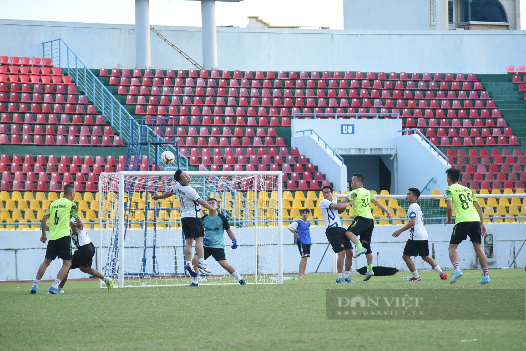 Đội bóng NTNN/Dân Việt vào chung kết giải Press Cup 2022 sau loạt &quot;đấu súng&quot; cân não! - Ảnh 5.