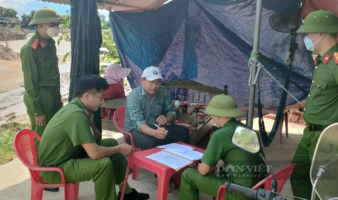 Hàng loạt bãi tập kết cát sỏi, trái phép vẫn nộp thuế đều đặn: Thường trực Huyện uỷ chỉ đạo “nóng” - Ảnh 1.