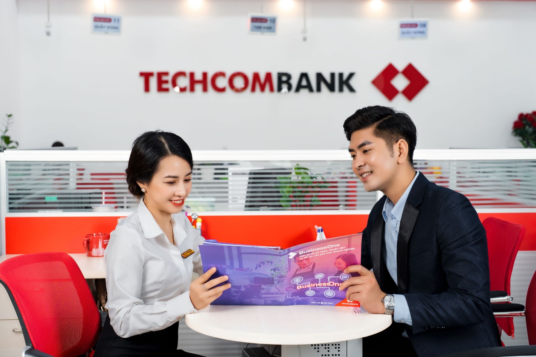 The Asian Banking & Finance vinh danh Techcombank Ngân hàng Bán lẻ Việt Nam tốt nhất 2022 - Ảnh 2.