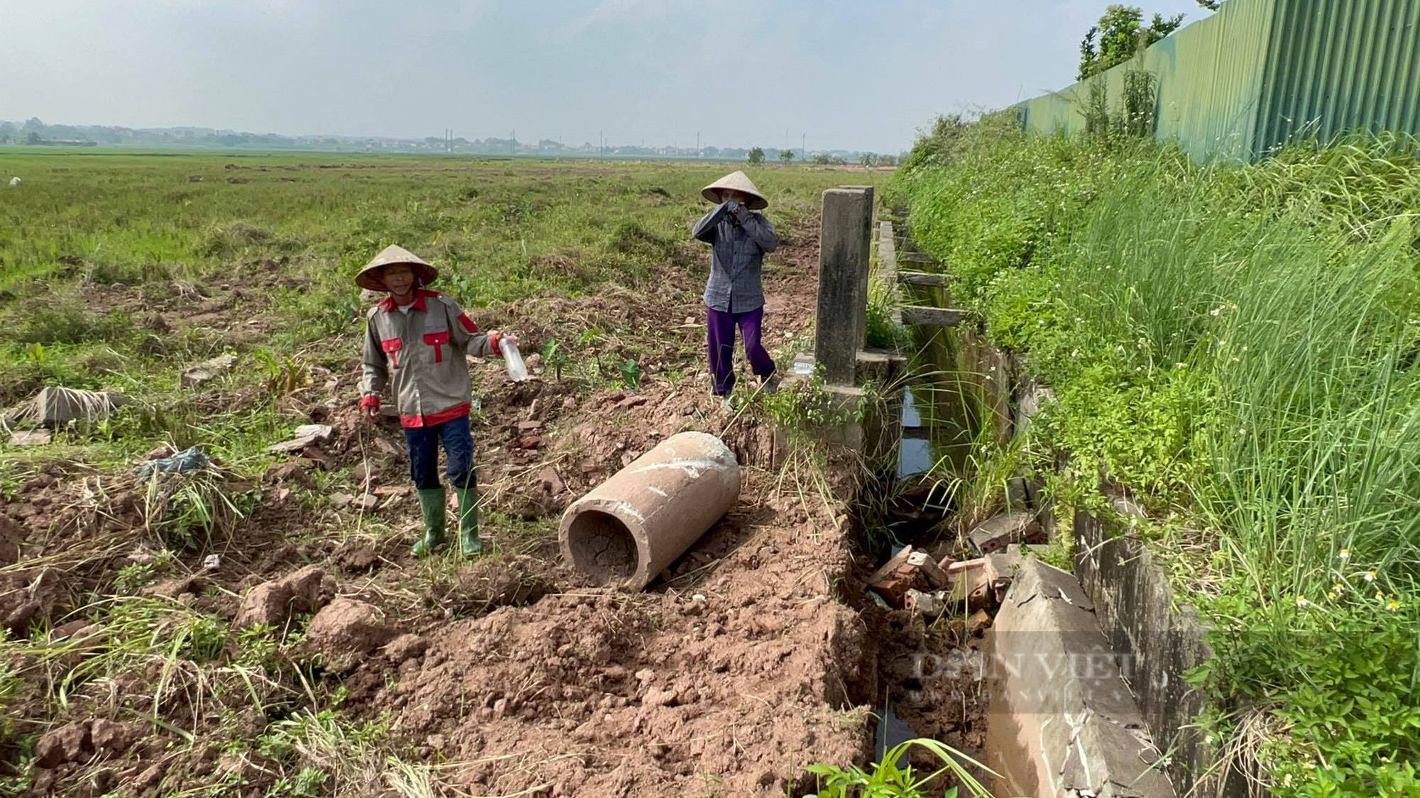 Phú Thọ: Tuyến kênh thủy lợi duy nhất bị phá hủy, nông dân lo mất trắng cả mùa vụ - Ảnh 3.