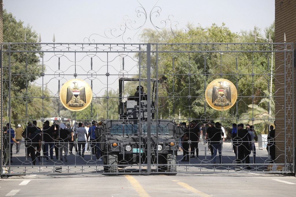 Hình ảnh người biểu tình tận hưởng sự xa xỉ trong cung điện chính phủ Iraq - Ảnh 17.