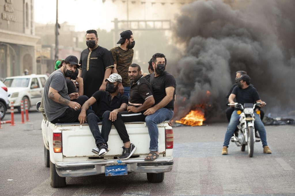 Hình ảnh người biểu tình tận hưởng sự xa xỉ trong cung điện chính phủ Iraq - Ảnh 22.