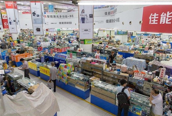 Trung Quốc đóng cửa chợ điện tử lớn nhất thế giới vì Covid-19 - Ảnh 1.