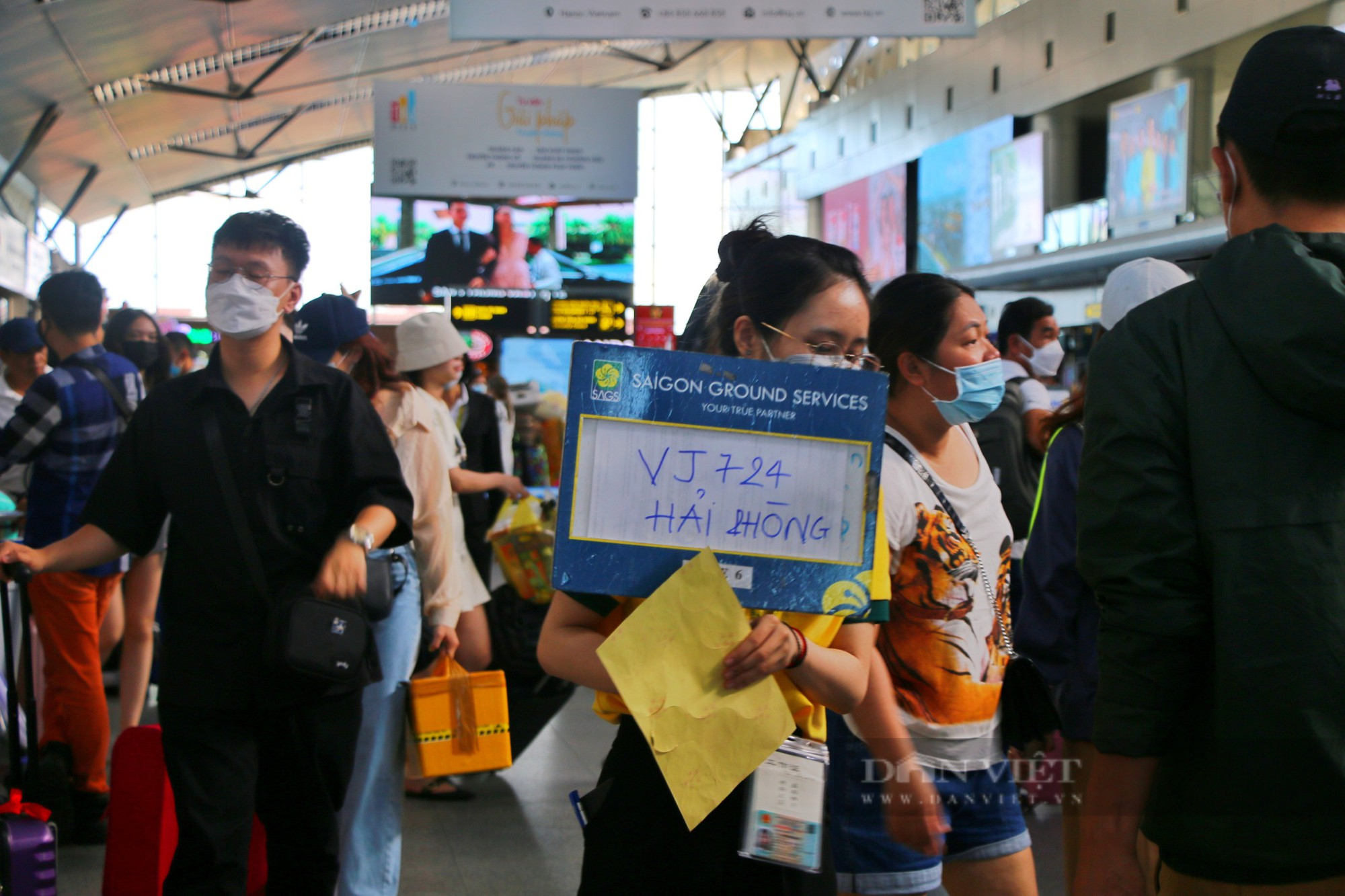 Sân bay Đà Nẵng đông nghẹt người dù chưa đến ngày nghỉ lễ - Ảnh 7.