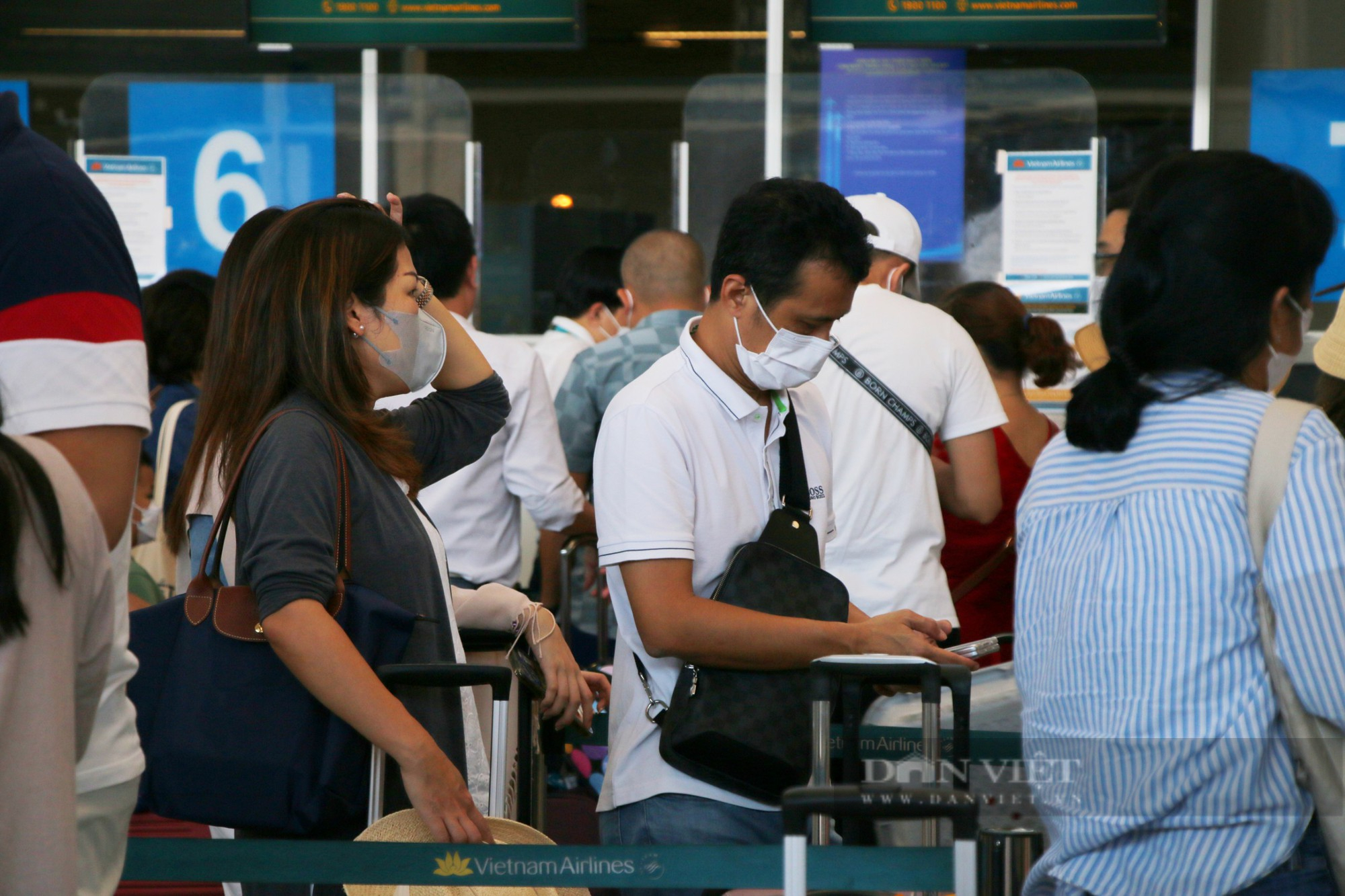 Sân bay Đà Nẵng đông nghẹt người dù chưa đến ngày nghỉ lễ - Ảnh 8.