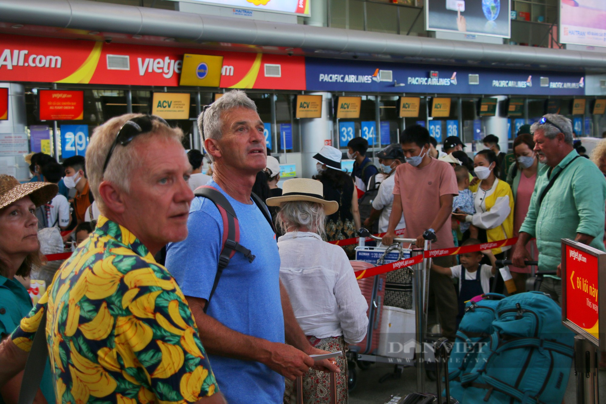 Sân bay Đà Nẵng đông nghẹt người dù chưa đến ngày nghỉ lễ - Ảnh 4.