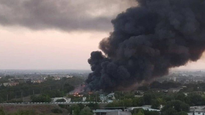 Chiến sự Ukraine: Crimea cháy lớn bí ẩn, vụ nổ dữ dội rung chuyển thành phố Belgorod của Nga  - Ảnh 1.