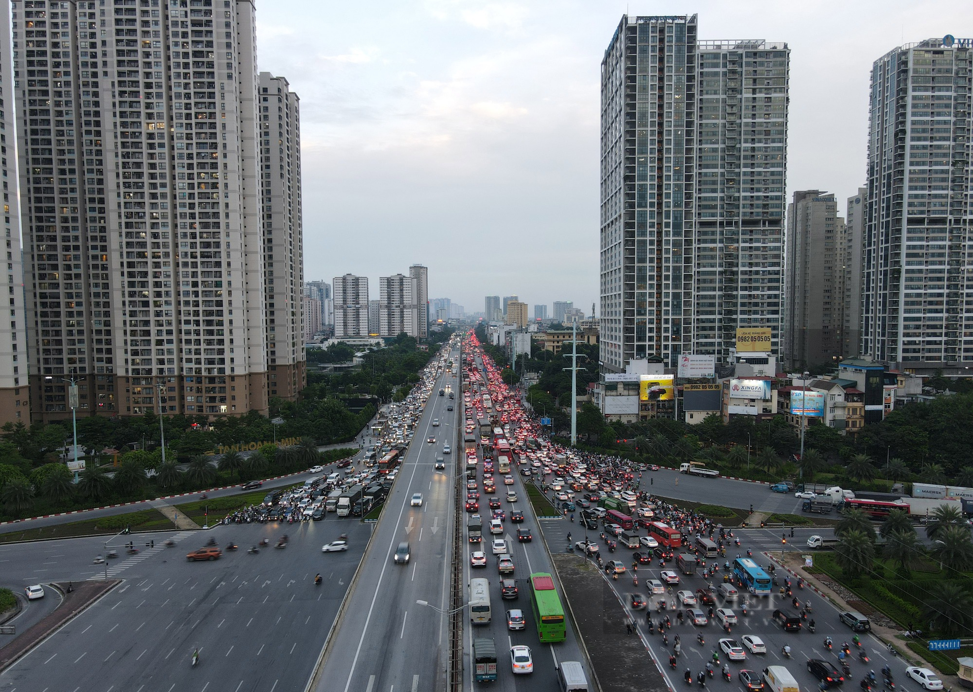 Hà Nội: Ùn tắc kinh hoàng tại nút giao Đại lộ Thăng Long - Vành đai 3 trên cao - Ảnh 2.