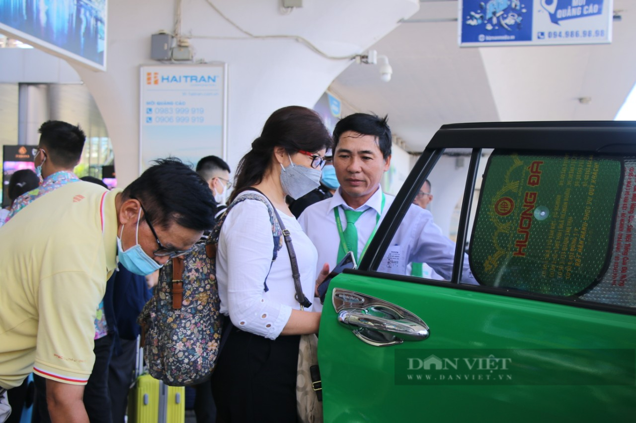 Sân bay Đà Nẵng đông nghẹt người dù chưa đến ngày nghỉ lễ - Ảnh 11.