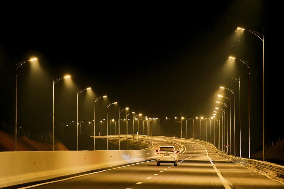 Khám phá tuyến cao tốc Vân Đồn - Móng Cái có hệ thống chiếu sáng hiện đại nhất Việt Nam - Ảnh 2.