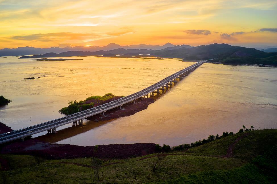 Khám phá tuyến cao tốc Vân Đồn - Móng Cái có hệ thống chiếu sáng hiện đại nhất Việt Nam - Ảnh 5.