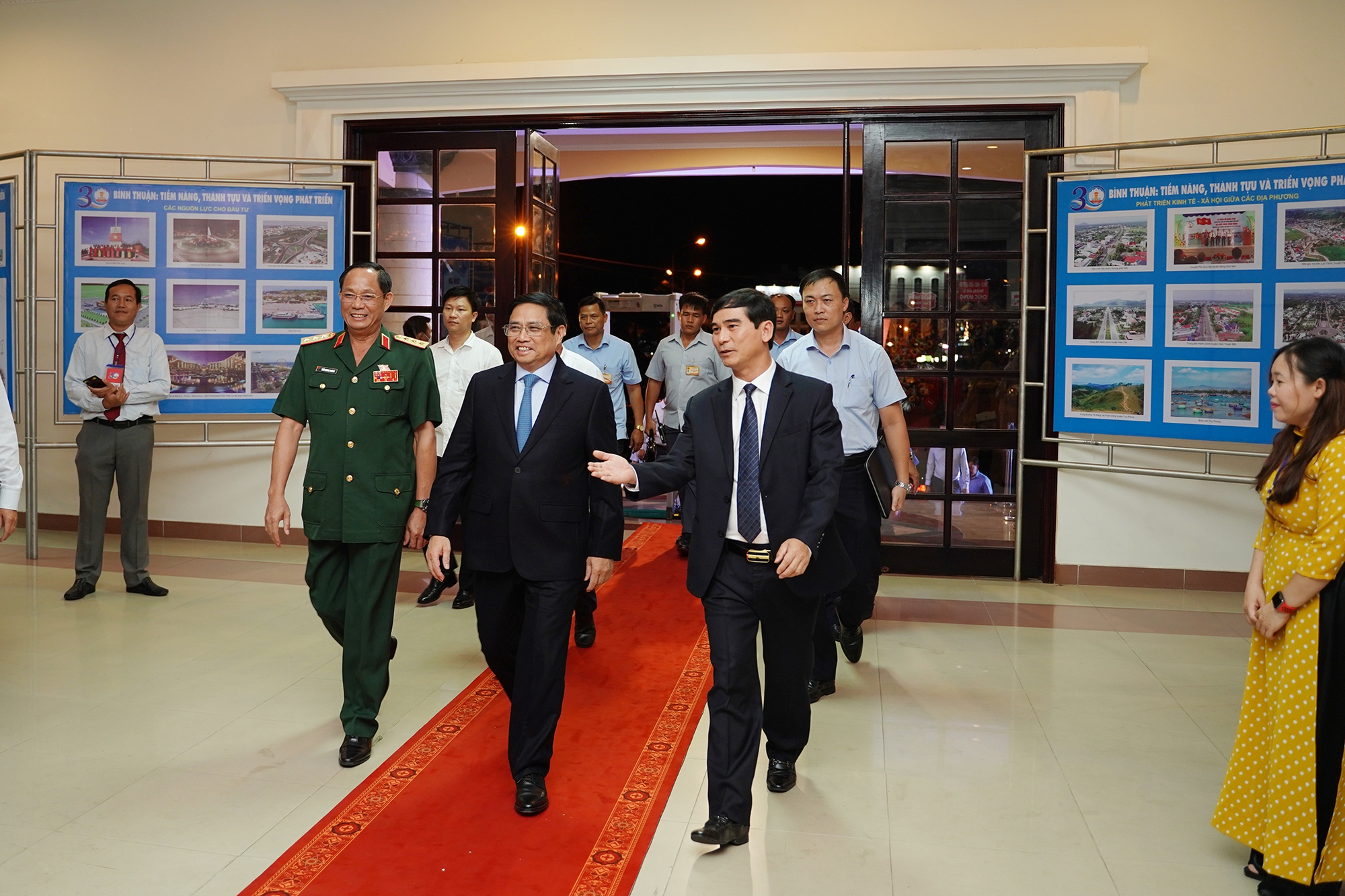 Thủ tướng Phạm Minh Chính: Bình Thuận cần kế thừa thành quả đã đạt được, cố gắng, đoàn kết, quyết tâm hơn nữa - Ảnh 4.