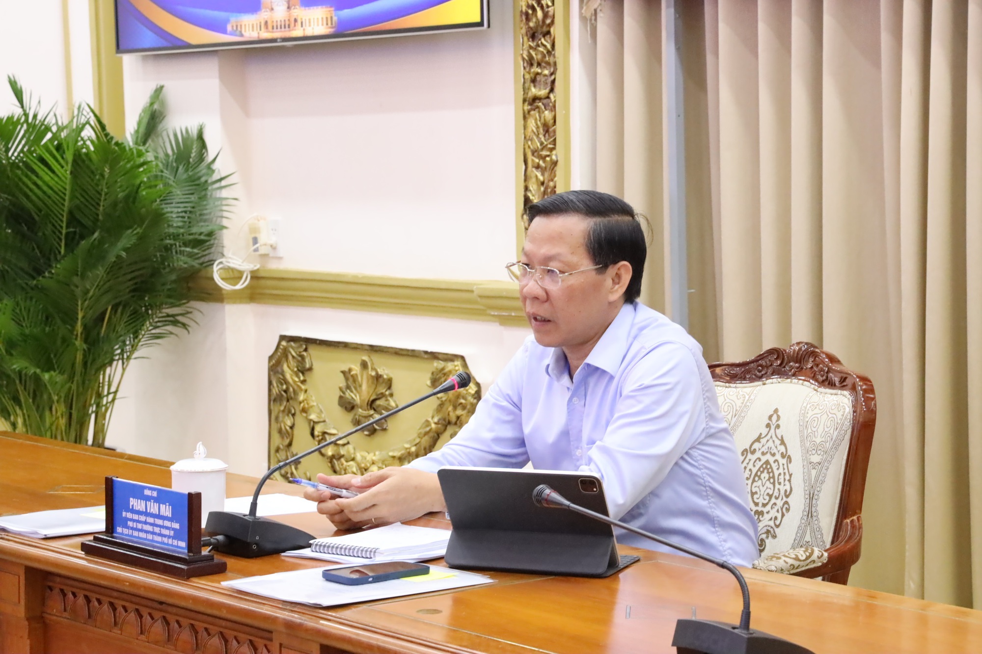 Chủ tịch TP.HCM Phan Văn Mãi lo ngại giải ngân vốn đầu tư công quá thấp - Ảnh 1.