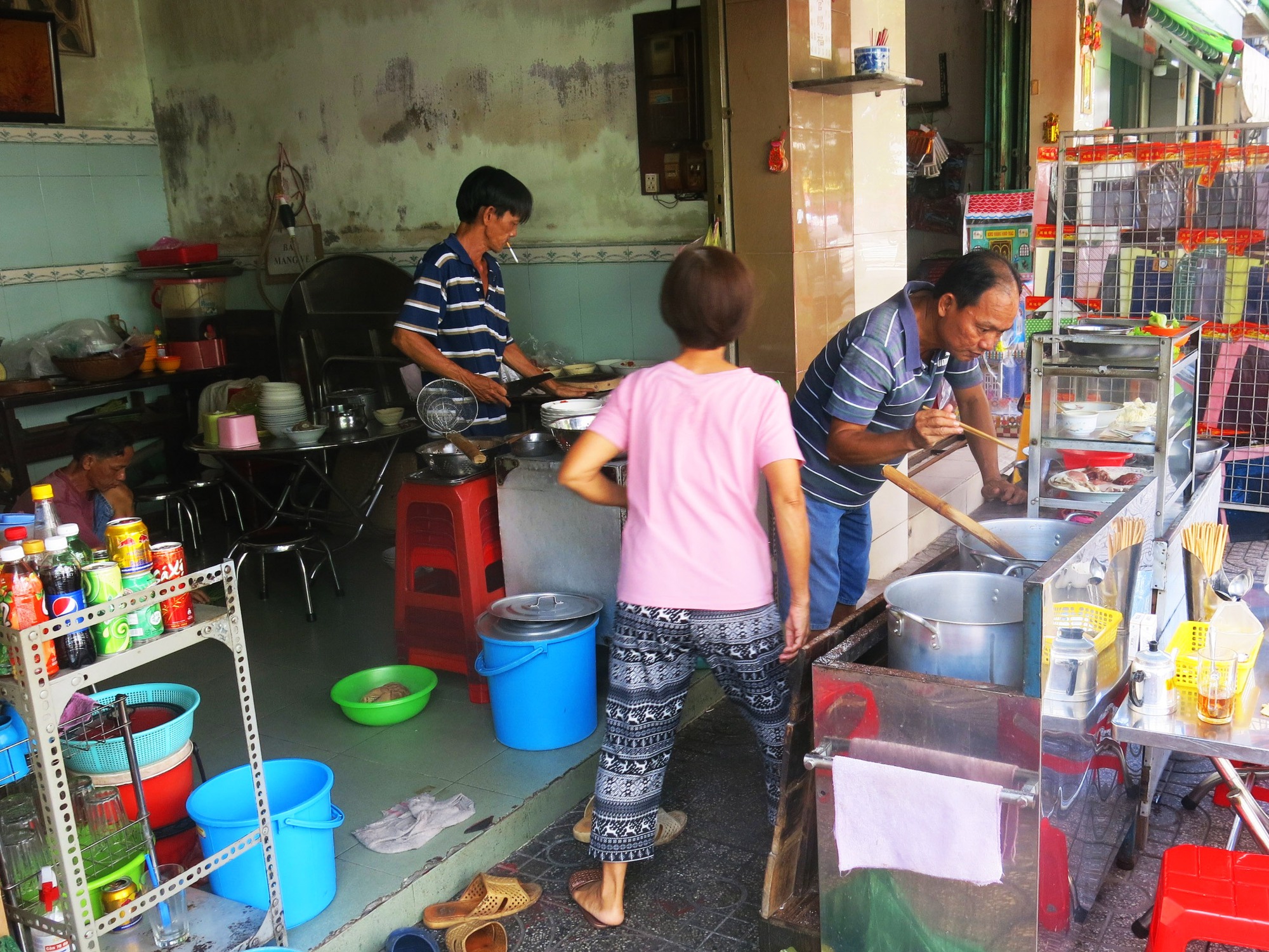 Sài Gòn quán: Tiệm bánh lọt nước lèo không tên truyền ba đời vẫn mới với người Sài Gòn - Ảnh 3.