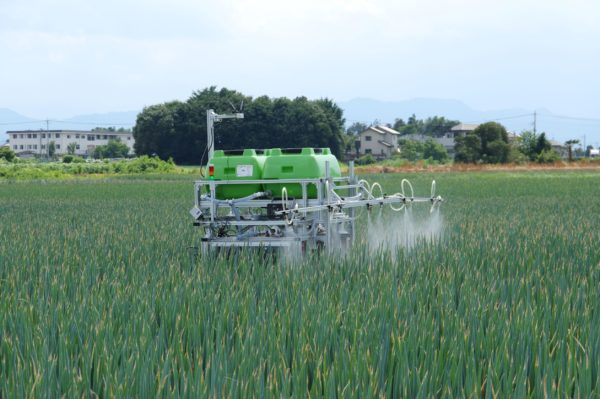 Phun thuốc trừ sâu bằng robot nông nghiệp tự động, bước tiến mới của nông nghiệp Nhật Bản thời 5.0 - Ảnh 1.