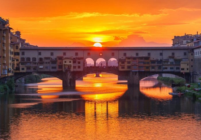 Ponte Vecchio, cây cầu đá lâu đời nhất ở châu Âu - Ảnh 1.