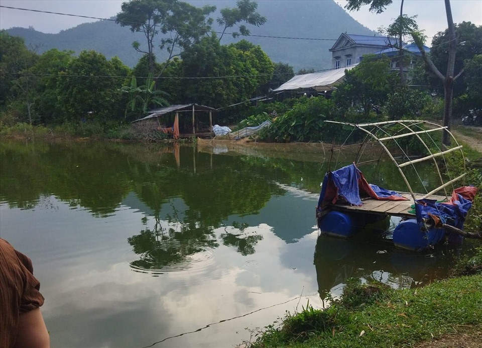 Hòa Bình: Hai anh em đuối nước thương tâm - Ảnh 1.