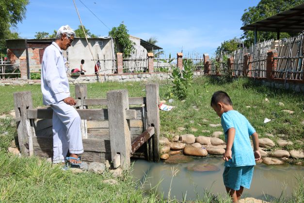 Kỳ lạ giếng cổ tự phun trào và không bao giờ cạn ở làng Chăm Ninh Thuận - Ảnh 6.