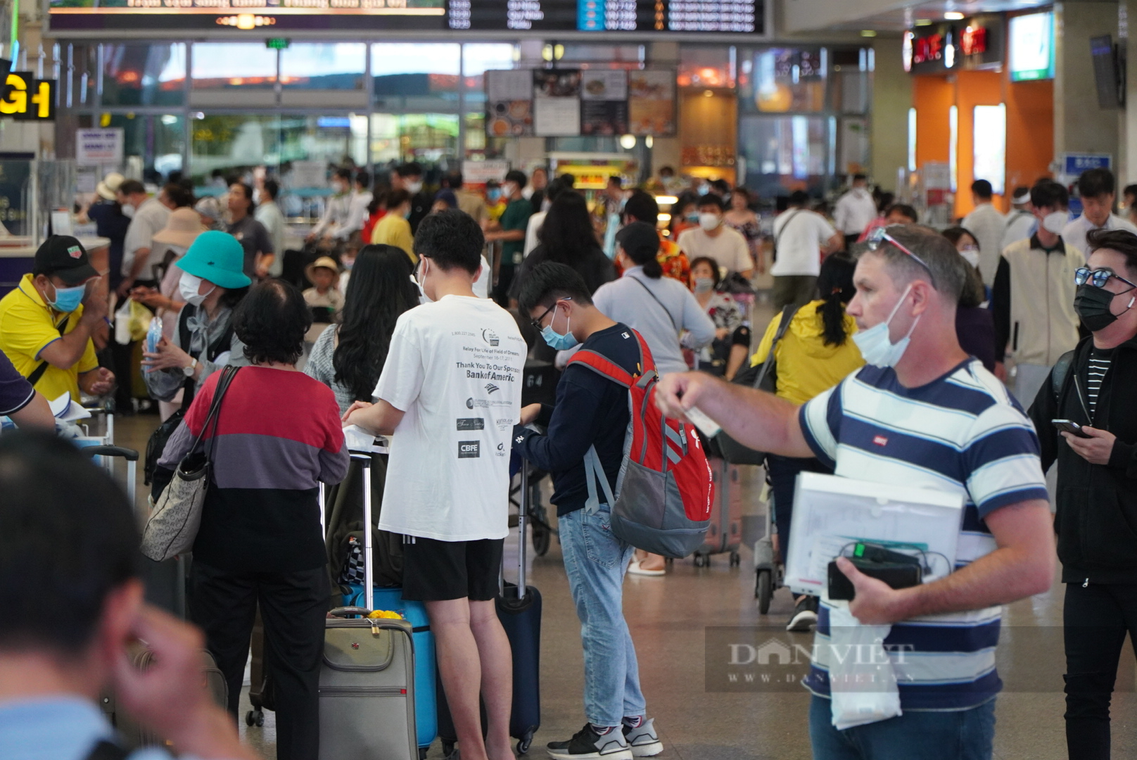 TP.HCM &quot;điểm mặt&quot; hàng loạt bất cập tại sân bay Tân Sơn Nhất - Ảnh 6.