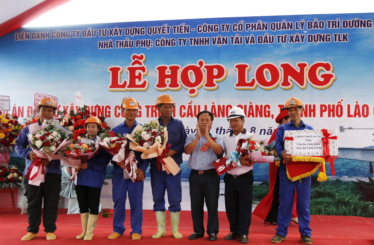 Lào Cai tổ chức Lễ hợp long cầu Làng Giàng - Ảnh 2.