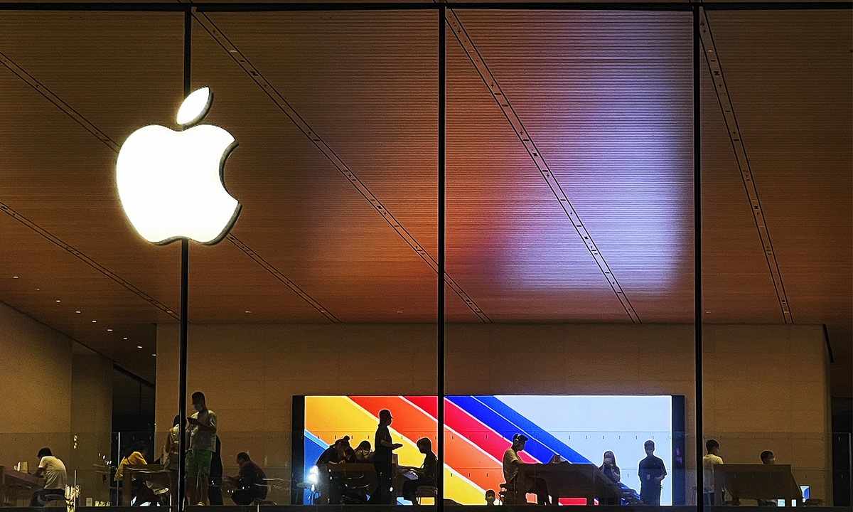 Apple đã yêu cầu các nhà cung cấp đảm bảo rằng các lô hàng từ Đài Loan đến Trung Quốc tuân thủ nghiêm ngặt các quy định hải quan của Trung Quốc, sau chuyến thăm gần đây của nhà lập pháp cấp cao Mỹ Nancy Pelosi đến Đài Loan gây lo ngại về các rào cản thương mại gia tăng. Ảnh: @AFP.