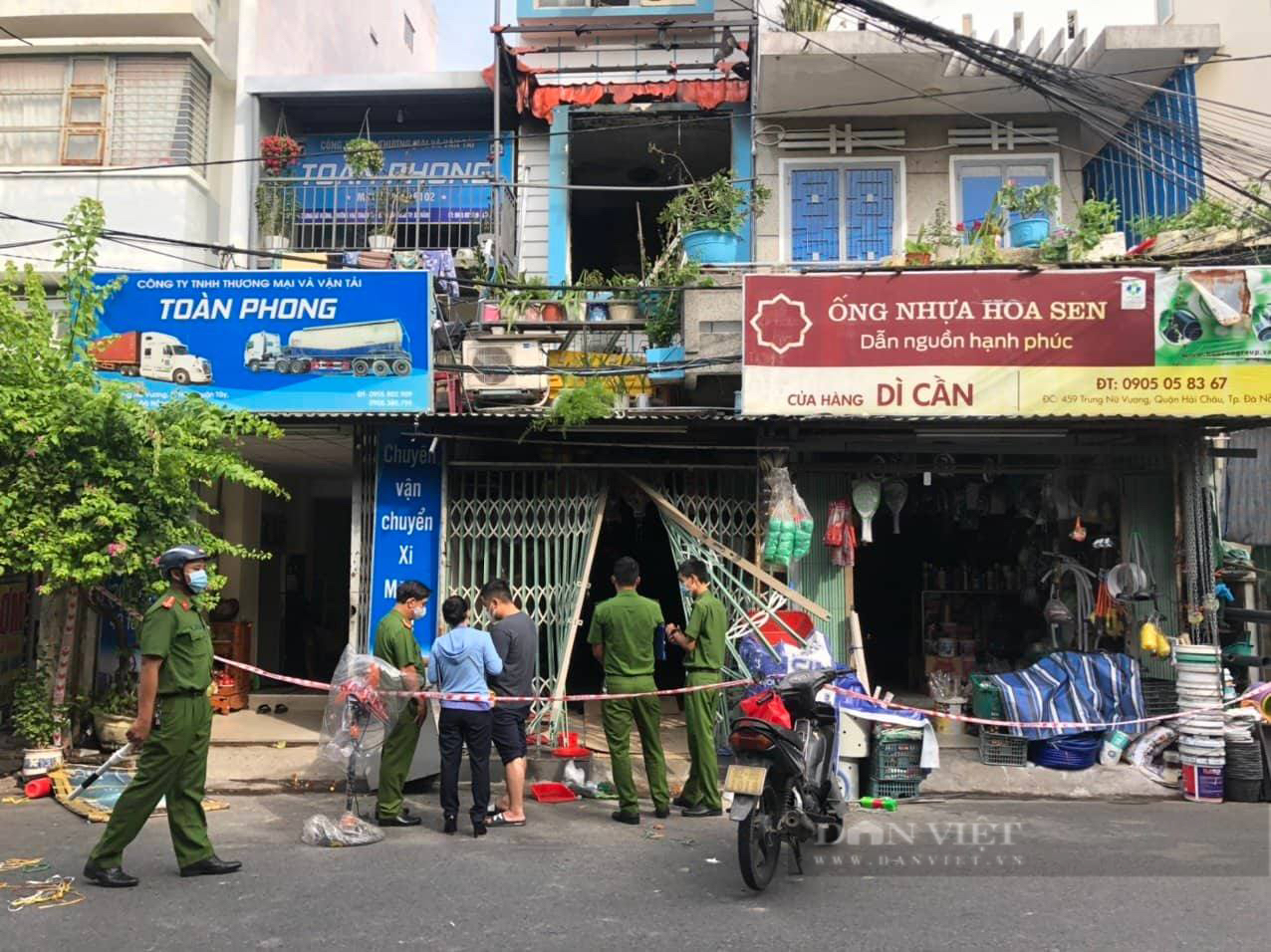 Ngôi nhà ở Đà Nẵng bốc cháy dữ dội khiến 3 người chết - Ảnh 1.