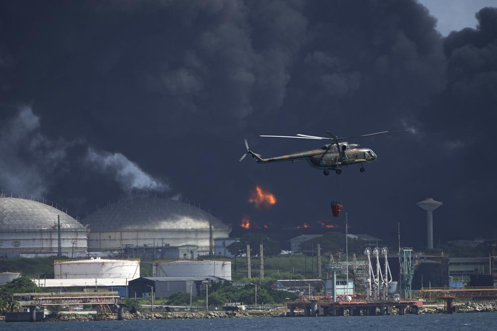 Cuba: Chưa tìm thấy 17 lính cứu hỏa mất tích trong vụ nổ khủng khiếp ở kho dầu - Ảnh 3.