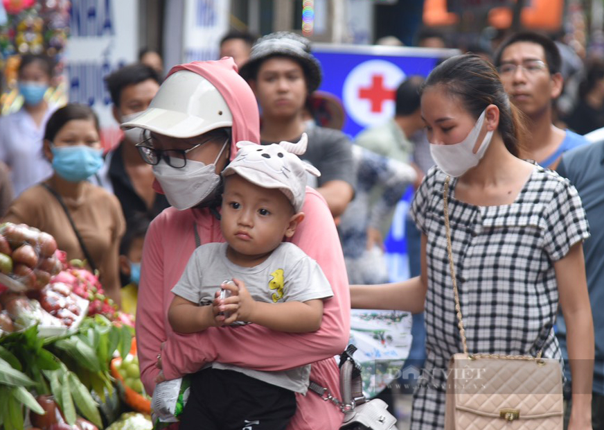 Cháy gần viện Nhi Trung ương, lính cứu hỏa cứu chú mèo thoát khỏi - Ảnh 4.